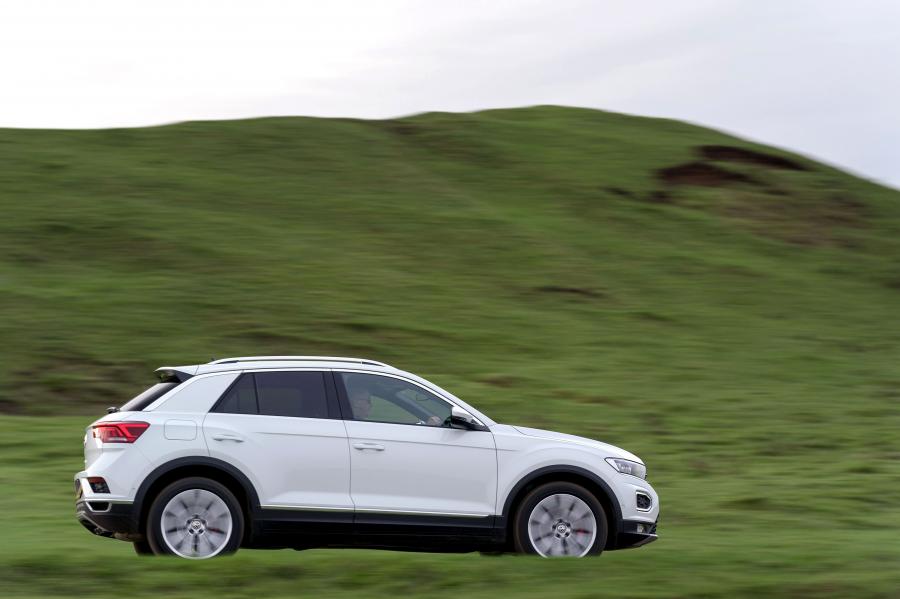  Volkswagen T-Roc 4Motion 2017 года  (UK) (фото 22 из 27)